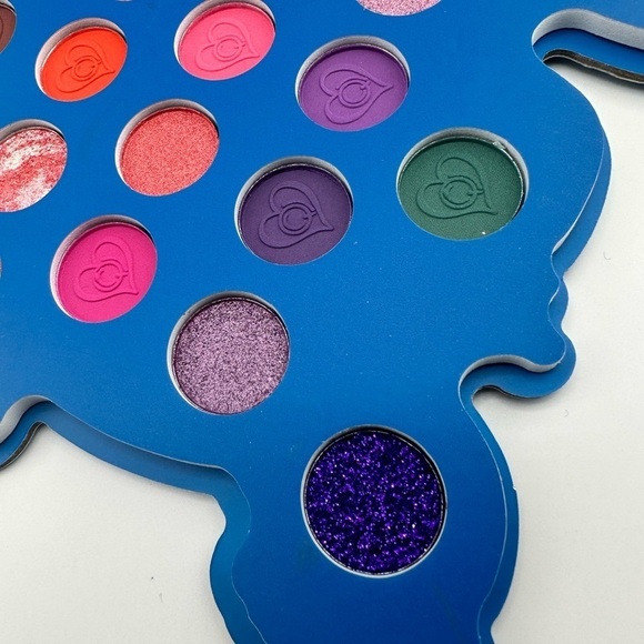 Lilo & Stitch Surfboard Eyeshadow Palette 40+ Colors! brand new - Picture 6 of 7